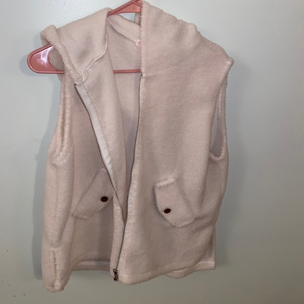 Sleeveless cardigan